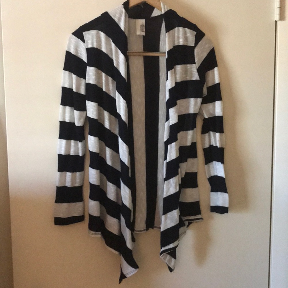 Dark navy & off-white Francesca’s med. wrap/shawl